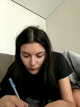 Snapshot of little_belucci chatting on October 2025 07:00:02 AM little belucci online show from October 2025 07:00:02 AM