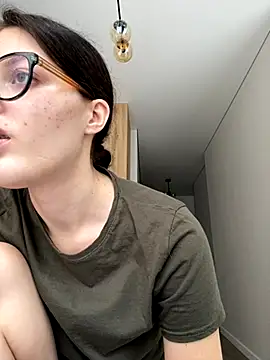 Snapshot of little_belucci chatting on November 2025 10:38:01 AM little belucci online show from November 2025 10:38:01 AM