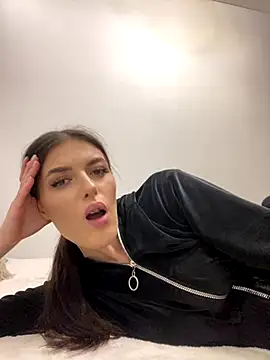 Snapshot of little_belucci chatting on November 2025 03:00:01 PM little belucci online show from November 2025 03:00:01 PM