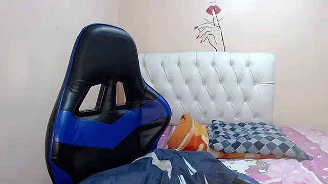 Snapshot of Leylafourniert chatting on October 2025 05:10:01 PM Leylafourniert online show from October 2025 05:10:01 PM