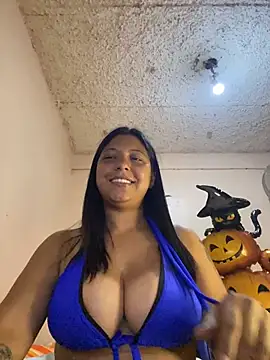 Snapshot of Leylafourniert chatting on October 2025 08:07:01 PM Leylafourniert online show from October 2025 08:07:01 PM