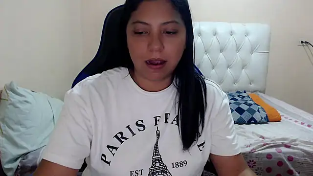 Snapshot of Leylafourniert chatting on November 2025 06:39:01 PM Leylafourniert online show from November 2025 06:39:01 PM