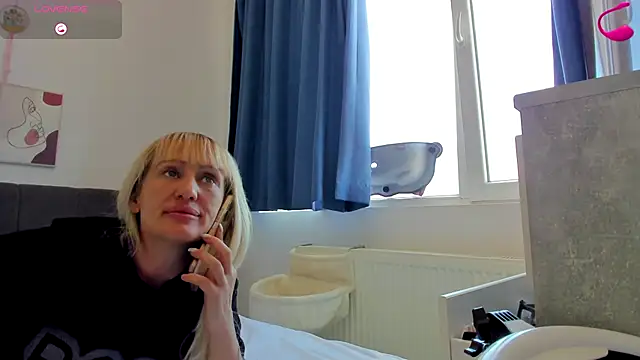 Snapshot of Almatoys chatting on September 2025 09:44:01 AM Almatoys online show from September 2025 09:44:01 AM