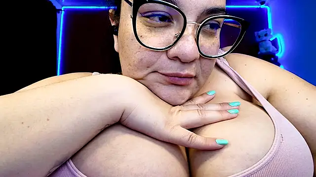 lulubigtitts1 online show from February 2025 07:35:01 AM