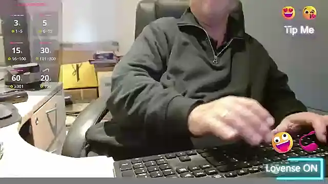 Snapshot of bigbadjon69 chatting on October 2025 02:28:02 PM bigbadjon69 online show from October 2025 02:28:02 PM