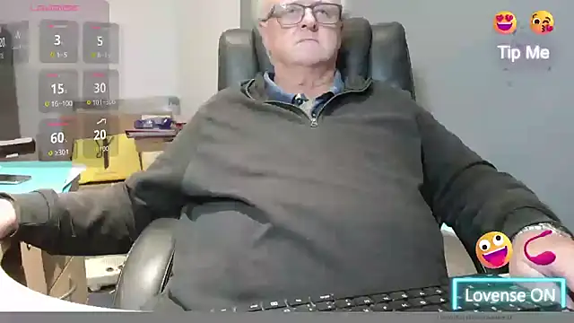 Snapshot of bigbadjon69 chatting on November 2025 04:30:01 PM bigbadjon69 online show from November 2025 04:30:01 PM