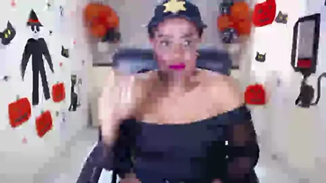 EvaFoxter online show from October 2025 04:31:02 PM