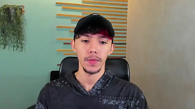 2tommy greg online show from December 2024 01:11:02 PM