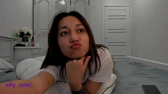 Elly Cute online show from December 2024 09:54:02 PM