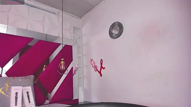 Snapshot of Penelope_Tits chatting on March 2025 03:00:01 AM Penelope Tits online show from March 2025 03:00:01 AM