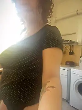 Snapshot of callmelouve chatting on February 2025 08:59:02 AM callmelouve online show from February 2025 08:59:02 AM