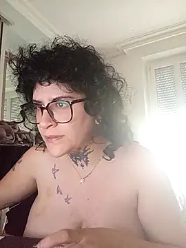 Snapshot of callmelouve chatting on October 2025 12:14:01 PM callmelouve online show from October 2025 12:14:01 PM