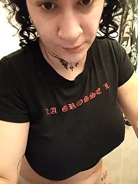 Snapshot of callmelouve chatting on October 2025 12:38:02 PM callmelouve online show from October 2025 12:38:02 PM