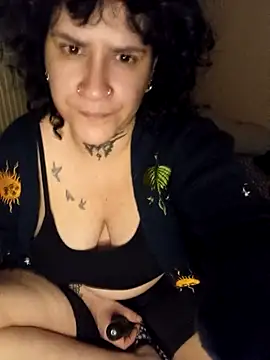 Snapshot of callmelouve chatting on October 2025 01:49:01 AM callmelouve online show from October 2025 01:49:01 AM