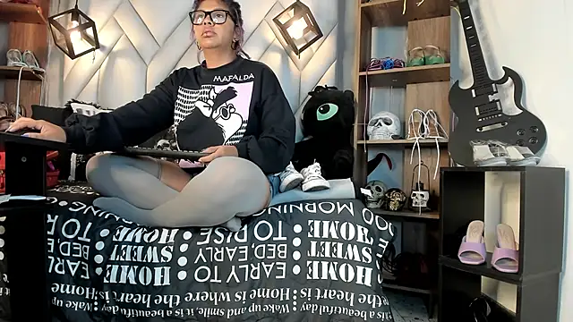 MirandaHaguen online show from January 2025 01:01:01 PM