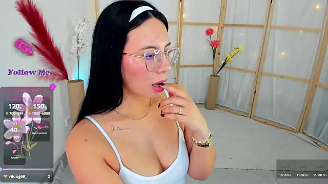 Silvanna-Moree online show from September 2025 05:18:01 PM