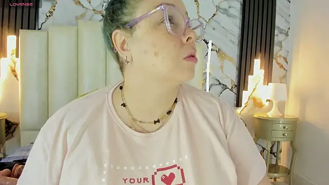 Snapshot of mollieblue69 chatting on September 2025 12:43:02 PM mollieblue69 online show from September 2025 12:43:02 PM