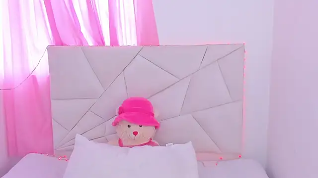 Snapshot of Anamhenao chatting on October 2025 12:33:01 PM Anamhenao online show from October 2025 12:33:01 PM