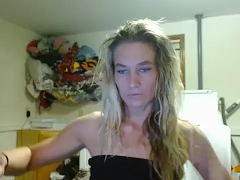 Snapshot of missymilf chatting on October 2025 01:00:02 AM missymilf online show from October 2025 01:00:02 AM