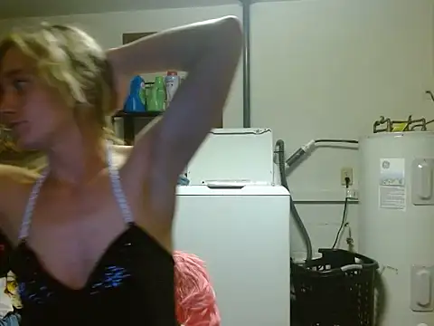 Snapshot of missymilf chatting on October 2025 12:53:01 AM missymilf online show from October 2025 12:53:01 AM