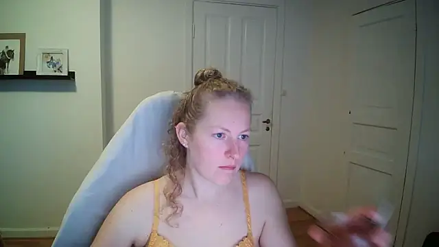 Girlnina-1995 online show from October 2025 08:42:02 AM