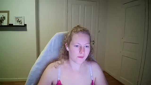 Girlnina-1995 online show from October 2025 08:20:02 PM