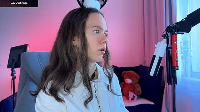 DivineBite online show from September 2025 02:08:01 PM