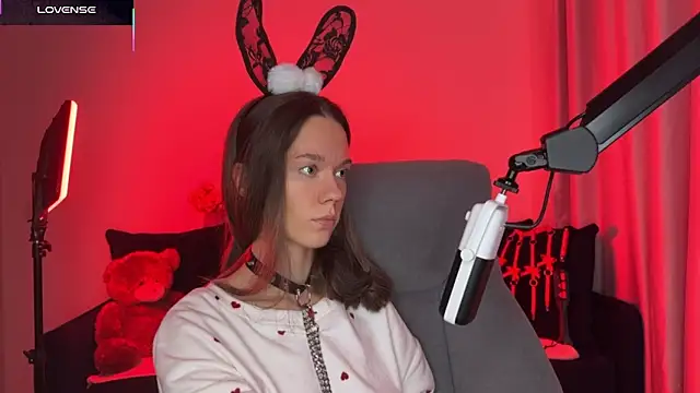 DivineBite online show from October 2025 03:14:02 PM