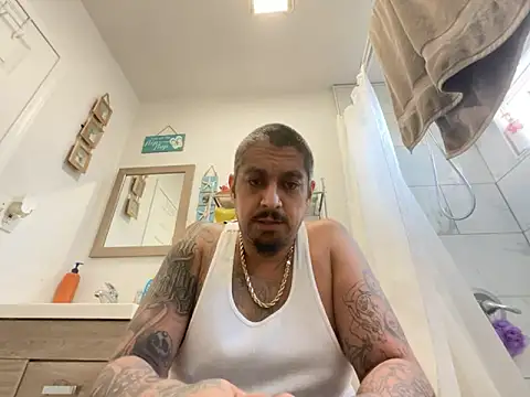 Snapshot of Vision1285 chatting on October 2025 05:00:01 PM Vision1285 online show from October 2025 05:00:01 PM