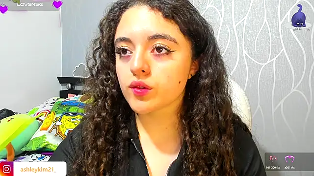 Snapshot of AshleyKim_ chatting on November 2025 12:11:01 AM AshleyKim online show from November 2025 12:11:01 AM