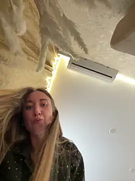 EvaCatt online show from October 2025 02:42:01 AM