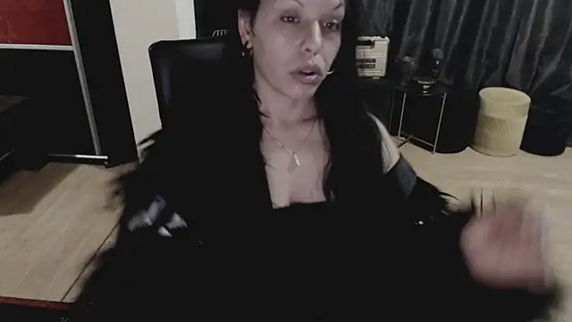 Snapshot of GoldenSasha chatting on October 2025 05:55:01 PM GoldenSasha online show from October 2025 05:55:01 PM