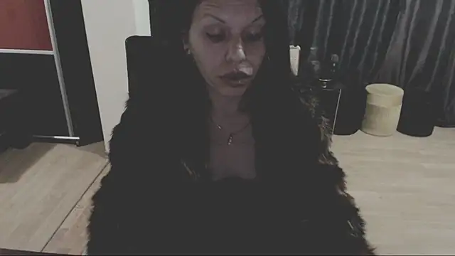 Snapshot of GoldenSasha chatting on October 2025 10:49:02 AM GoldenSasha online show from October 2025 10:49:02 AM