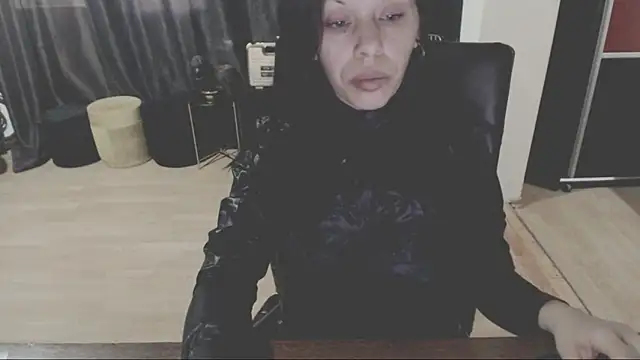 Snapshot of GoldenSasha chatting on October 2025 02:49:01 PM GoldenSasha online show from October 2025 02:49:01 PM