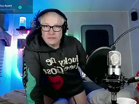 Snapshot of Snarfle82 chatting on February 2025 04:31:01 AM Snarfle82 online show from February 2025 04:31:01 AM