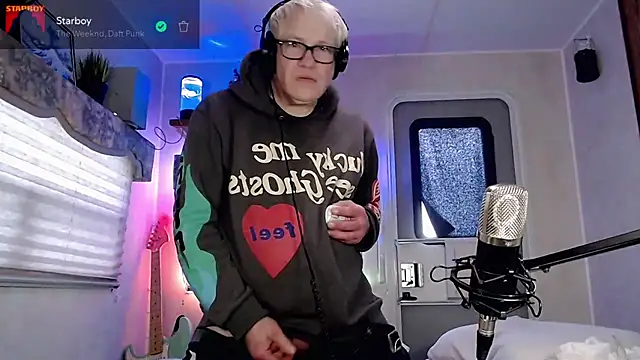 Snapshot of Snarfle82 chatting on February 2025 07:14:01 PM Snarfle82 online show from February 2025 07:14:01 PM