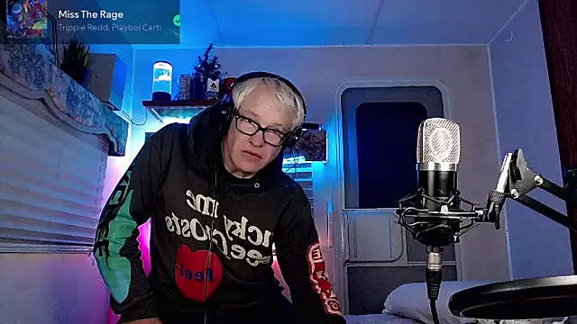 Snapshot of Snarfle82 chatting on March 2025 02:29:01 PM Snarfle82 online show from March 2025 02:29:01 PM