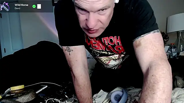 Snapshot of Snarfle82 chatting on November 2025 11:15:01 PM Snarfle82 online show from November 2025 11:15:01 PM