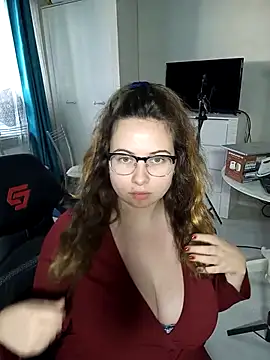 Snapshot of DienkaGreen chatting on November 2025 12:15:01 PM DienkaGreen online show from November 2025 12:15:01 PM