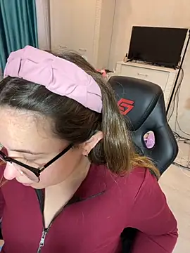 Snapshot of DienkaGreen chatting on November 2025 07:54:01 AM DienkaGreen online show from November 2025 07:54:01 AM