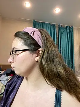 Snapshot of DienkaGreen chatting on December 2025 02:22:02 PM DienkaGreen online show from December 2025 02:22:02 PM