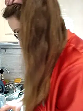 Snapshot of DienkaGreen chatting on December 2025 01:05:02 PM DienkaGreen online show from December 2025 01:05:02 PM