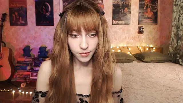 Snapshot of Friendly_Ellie chatting on December 2024 11:46:01 PM Friendly Ellie online show from December 2024 11:46:01 PM
