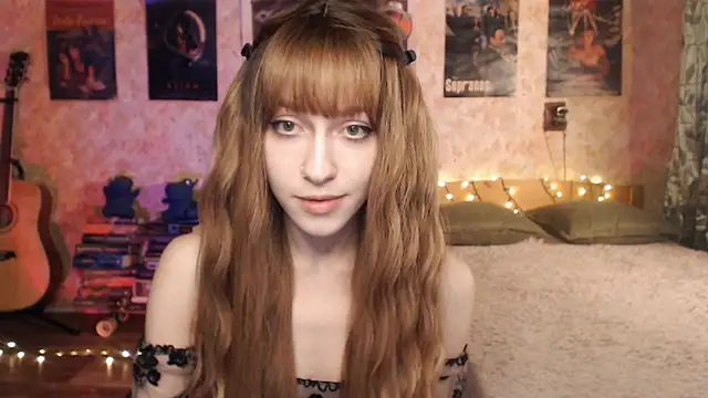 Snapshot of Friendly_Ellie chatting on December 2024 12:16:01 AM Friendly Ellie online show from December 2024 12:16:01 AM