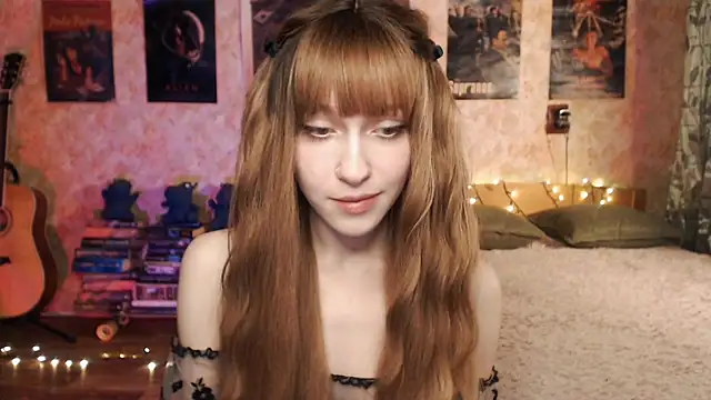 Snapshot of Friendly_Ellie chatting on December 2024 12:18:01 AM Friendly Ellie online show from December 2024 12:18:01 AM