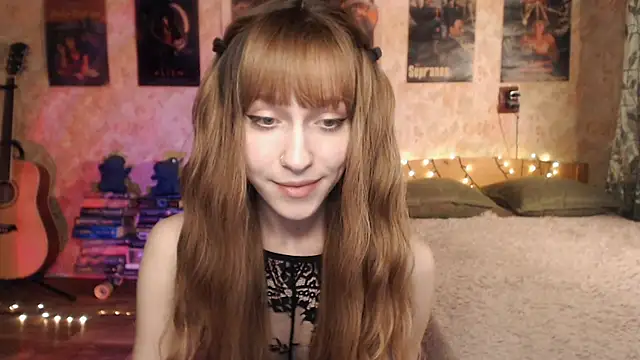 Snapshot of Friendly_Ellie chatting on December 2024 03:30:01 AM Friendly Ellie online show from December 2024 03:30:01 AM