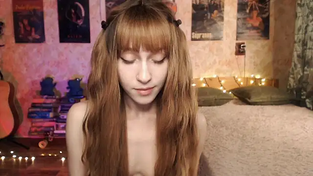 Snapshot of Friendly_Ellie chatting on December 2024 03:18:02 AM Friendly Ellie online show from December 2024 03:18:02 AM