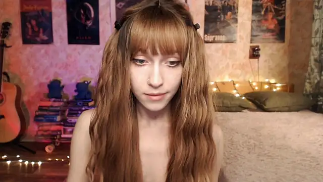 Snapshot of Friendly_Ellie chatting on December 2024 03:14:02 AM Friendly Ellie online show from December 2024 03:14:02 AM