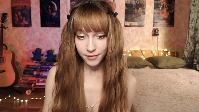 Snapshot of Friendly_Ellie chatting on December 2024 03:25:02 AM Friendly Ellie online show from December 2024 03:25:02 AM