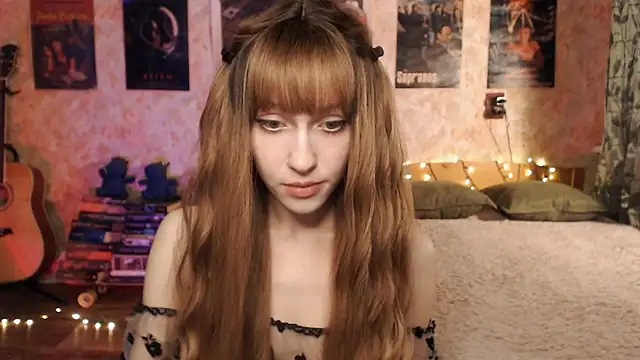 Snapshot of Friendly_Ellie chatting on December 2024 12:16:01 AM Friendly Ellie online show from December 2024 12:16:01 AM